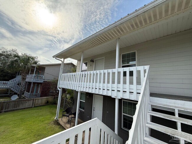 Foto del edificio - 3238 Redwood Ln