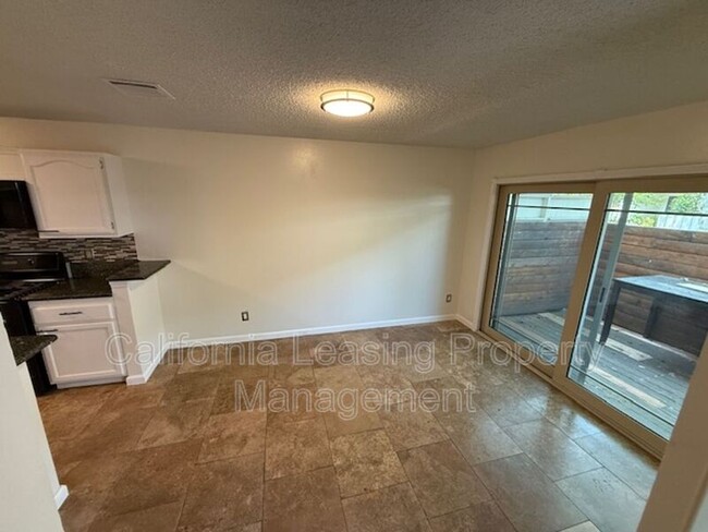 Foto del edificio - 10141 Arleta Ave