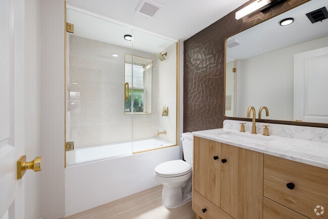 1BR, 1BA - 540SF - Bathroom - 5-9 Del-Lin Drive