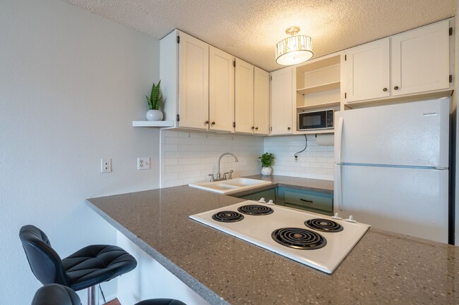 Foto del edificio - 2 bedroom / 1 1/2 bath / 2 parking condo i...