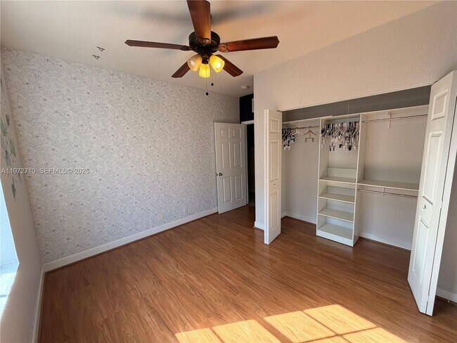 Foto del edificio - 2804 NW 7th Ct