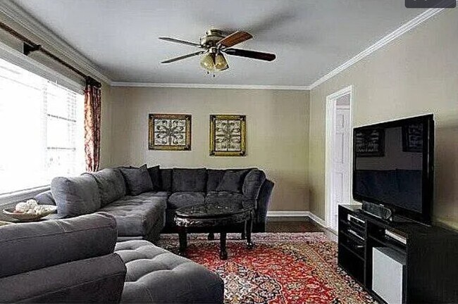 Foto del edificio - 2342 Cortez Way NE