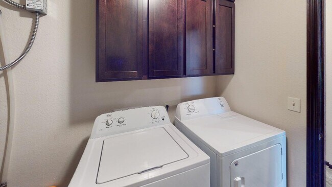 Foto del edificio - 2 bed town home!