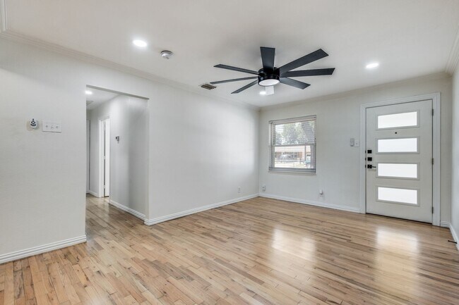 Foto del edificio - Minutes to Downtown Dallas, this beautiful...