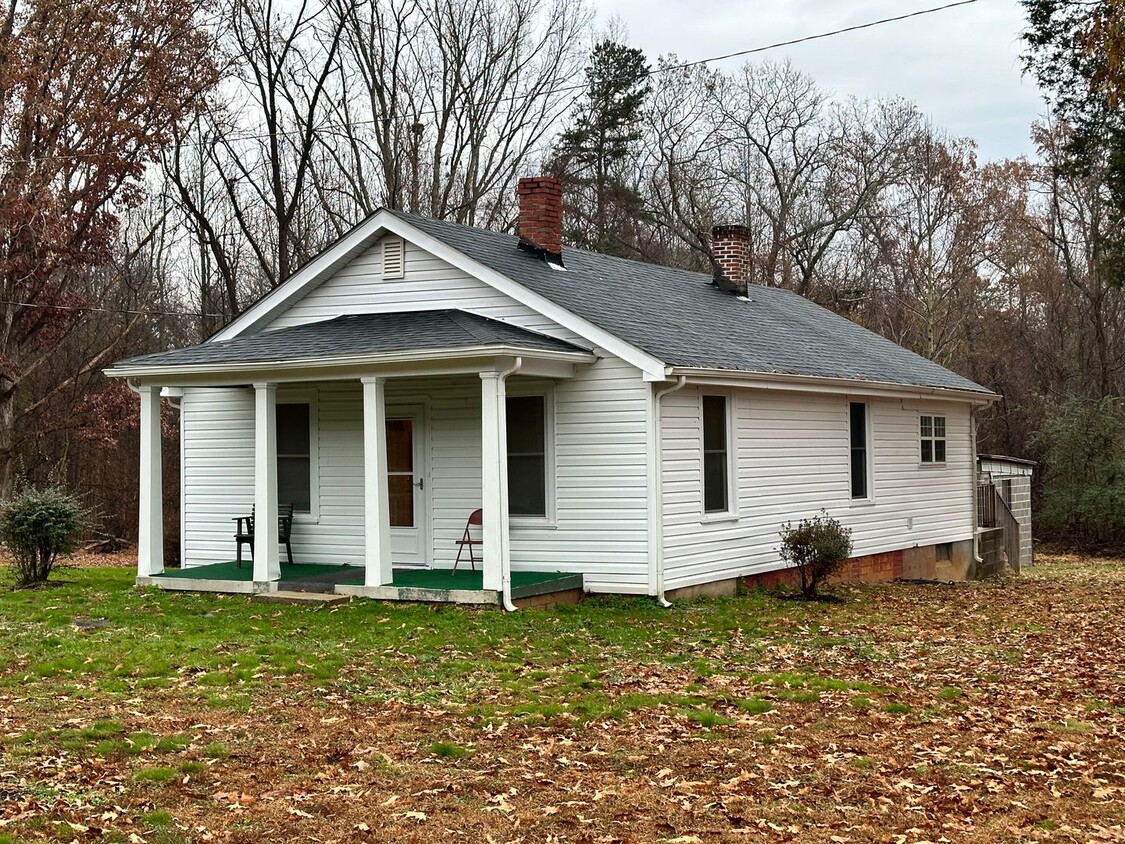 Foto principal - 3-Bedroom Home Convenient to Farmville and...