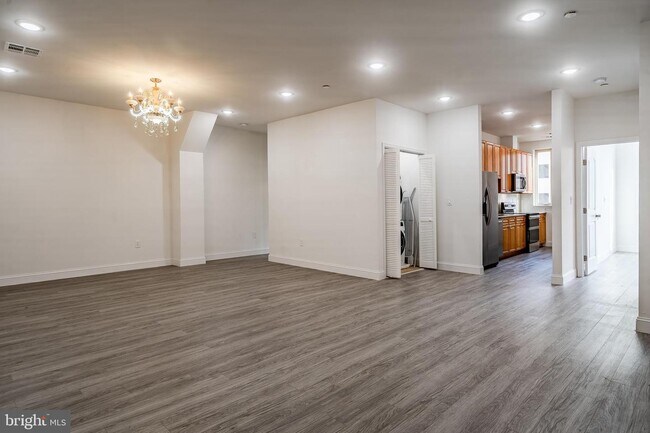 Building Photo - 439 N 13th St