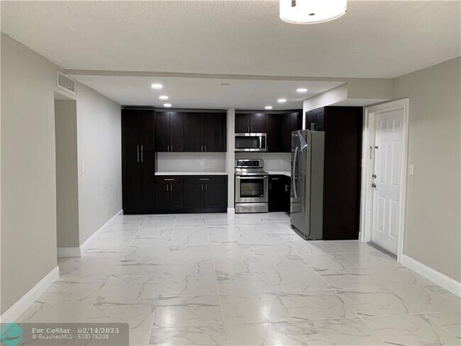 Foto del edificio - 7910 Taft St
