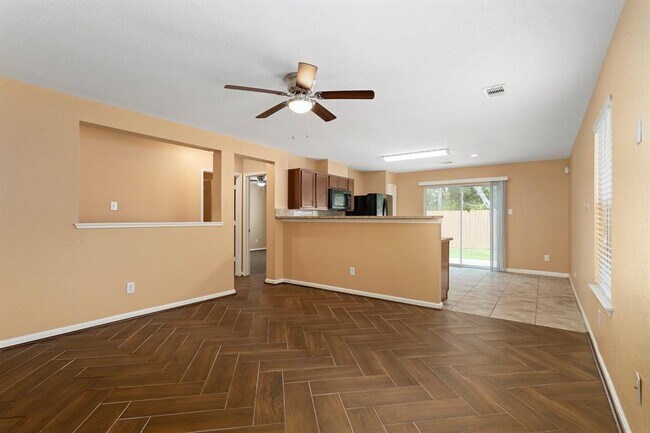 Foto del edificio - 919 Staffordale Manor Ln