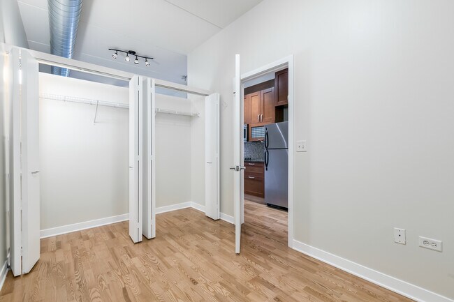 Foto del edificio - 660 W Wayman St