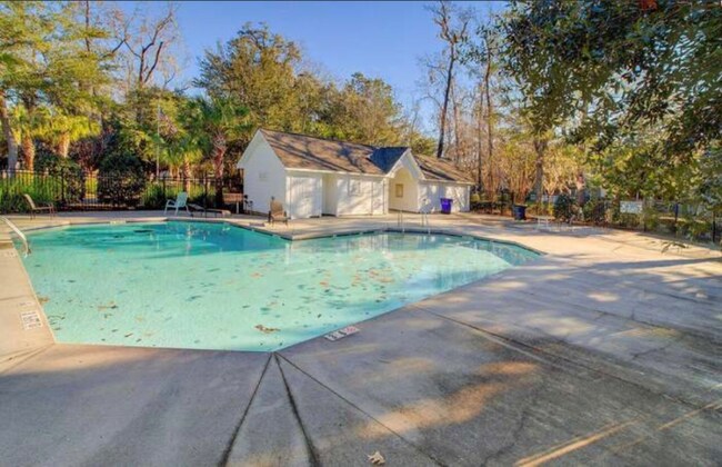 Building Photo - 7933 Shadow Oak Dr