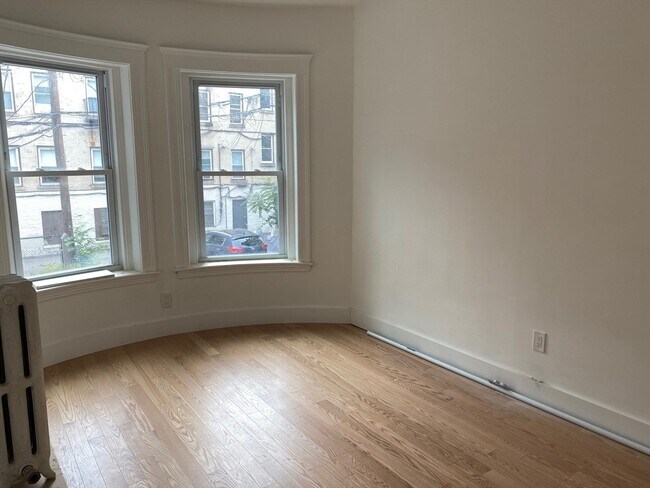 Building Photo - 41 Strathmore Rd