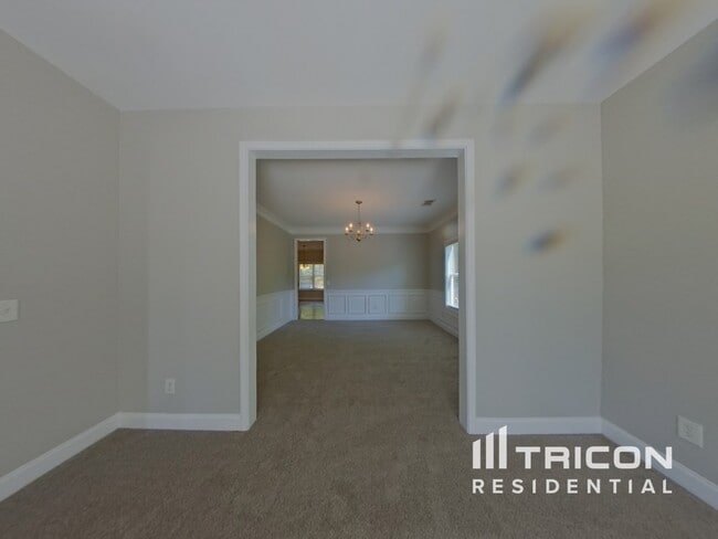 Building Photo - 9015 Montclair Hills Dr