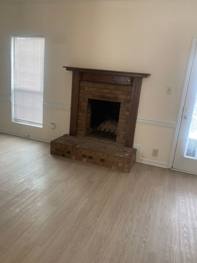 Building Photo - Great location off Millbrook near 70! 2 Bedroom ~2 bath~ pets negotiable! No HOA!