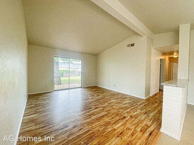 Building Photo - 3 br, 1.5 bath House - 3409 Overland Dr