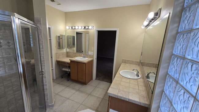 Building Photo - Bright + Spacious Home for Rent in West La...