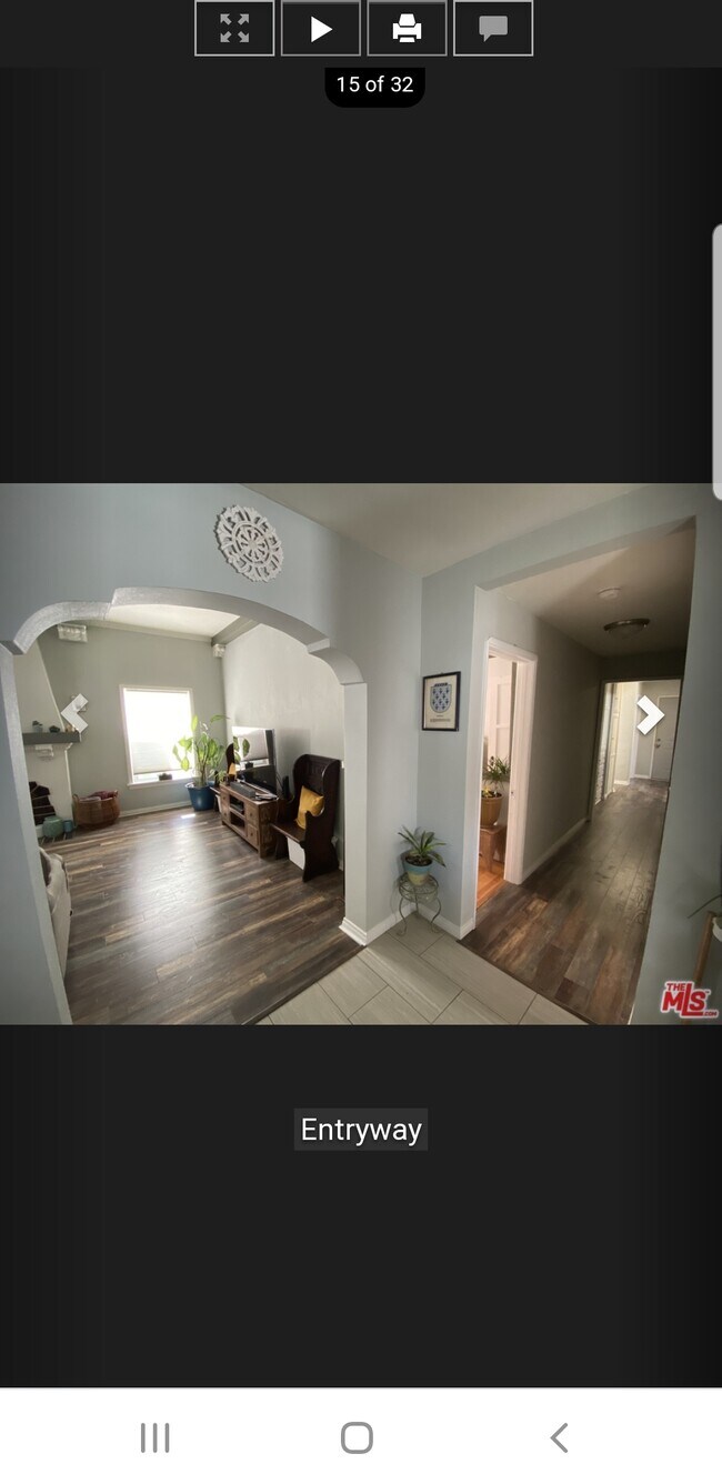 Foto del edificio - 1265 W 82nd St