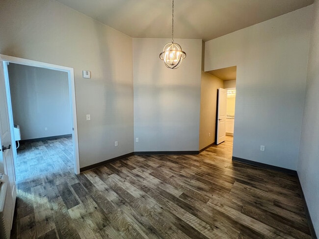 Building Photo - Evora