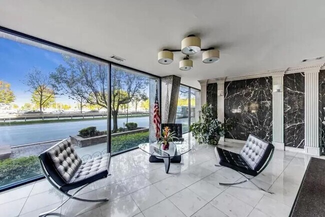 Lobby con portero 24/7 - 3420 N Lake Shore Dr