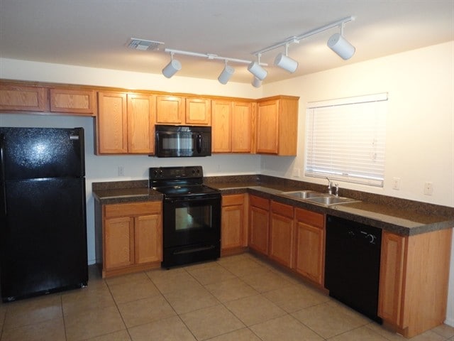 Building Photo - 33335 N Hidden Canyon Dr