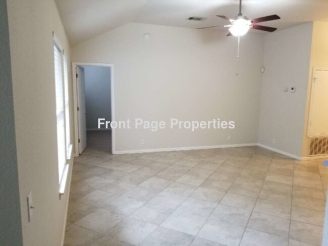 Building Photo - 1708 Primrose Ln