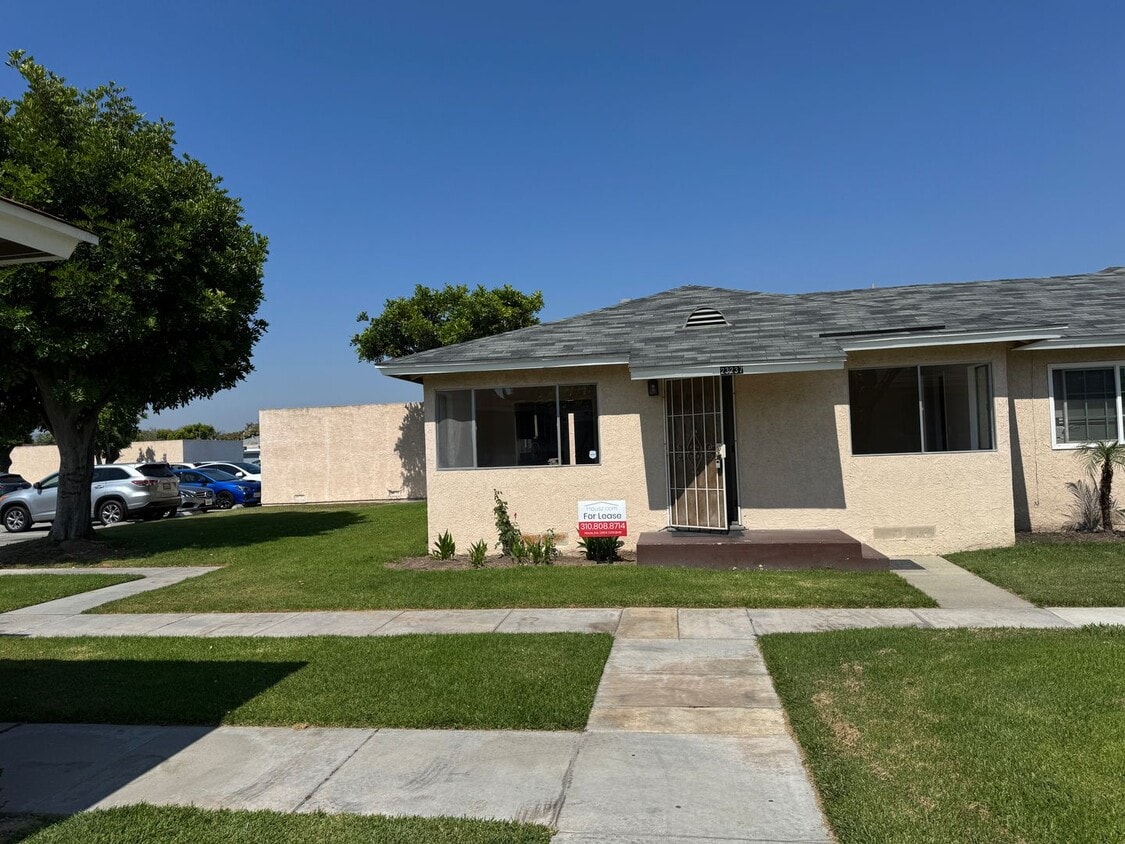 Primary Photo - Spacious and Light 2 bedroom in Avalon Gre...