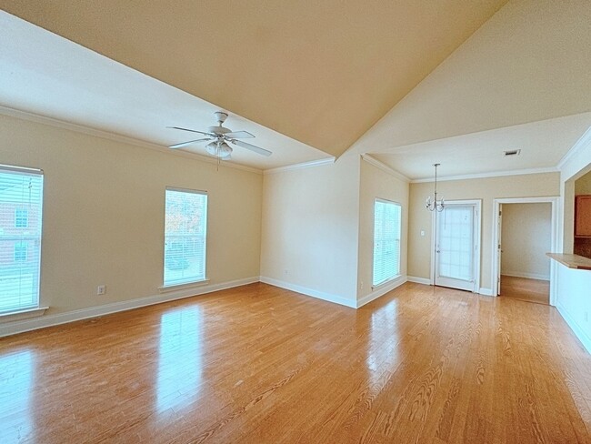 Foto del edificio - 3 Bedroom Condo in a Gated Community Near LSU