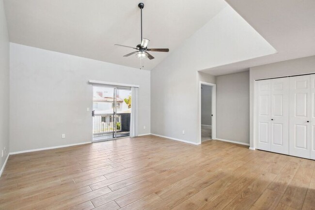 Building Photo - 220 N 22nd Pl