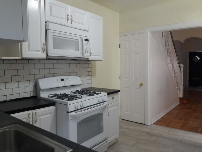 Cocina - 1711 N Stillman St