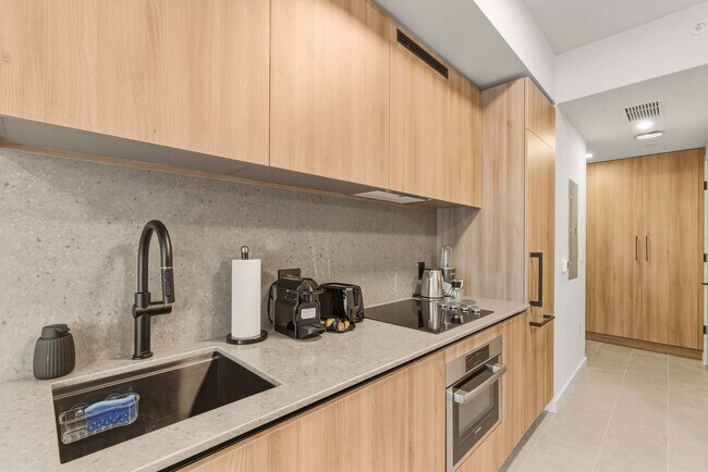 Building Photo - 121 NE 5th St