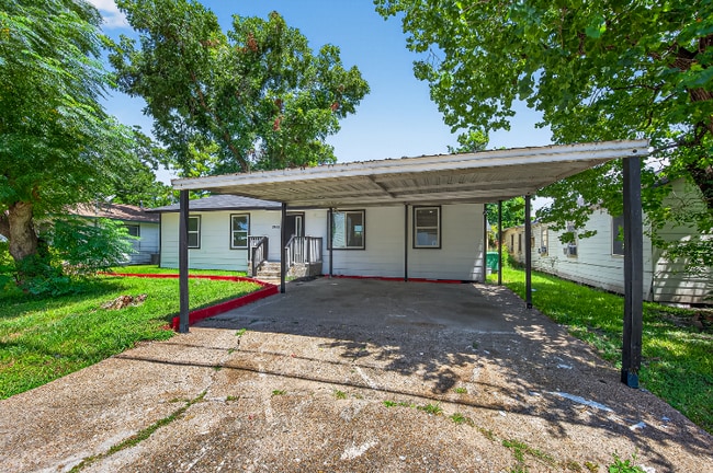 Building Photo - 2418 Ferguson Way