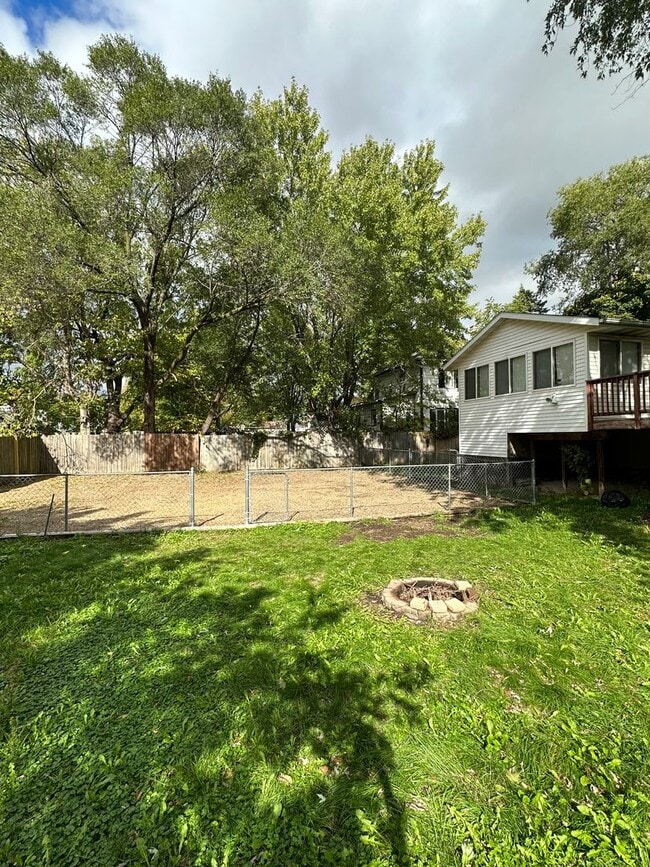 Building Photo - NE Rochester MN 4 Bedroom 2 Full Bathrooms...