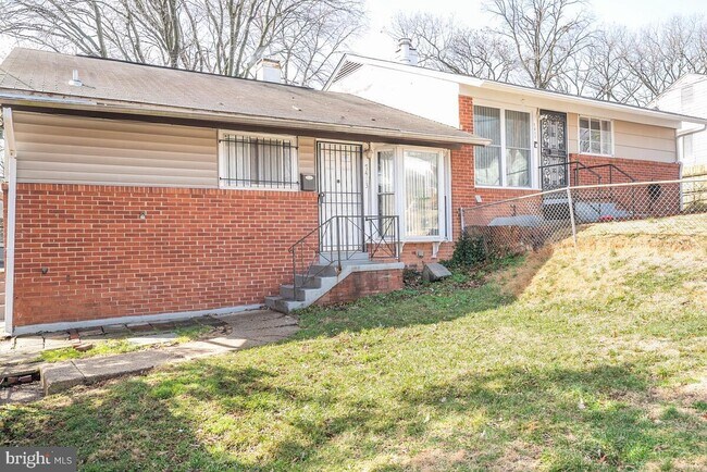 Building Photo - 7413 Grayridge Ln
