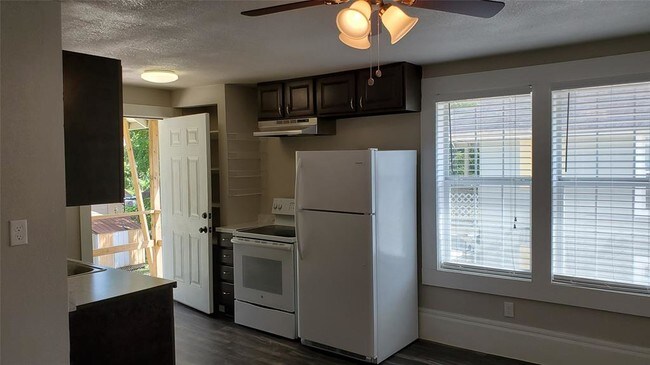 Foto del edificio - 216 W Republic St