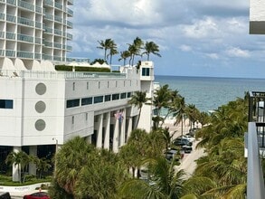 Building Photo - 3000 Riomar St