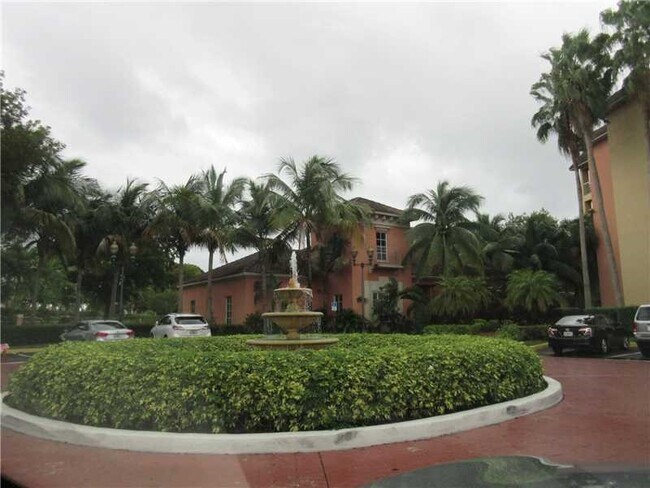 Foto del edificio - 8245 Lake Dr