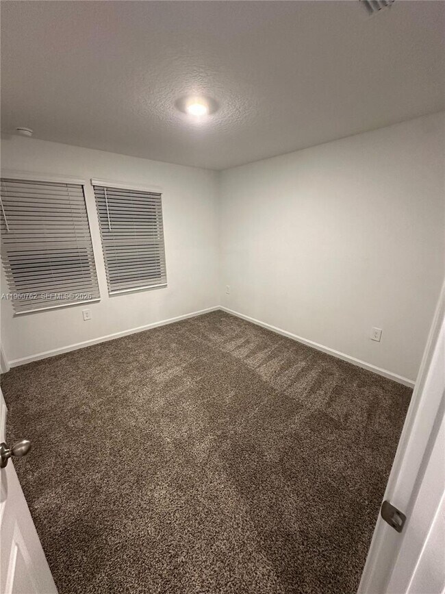 Foto del edificio - 235 Sage Br St