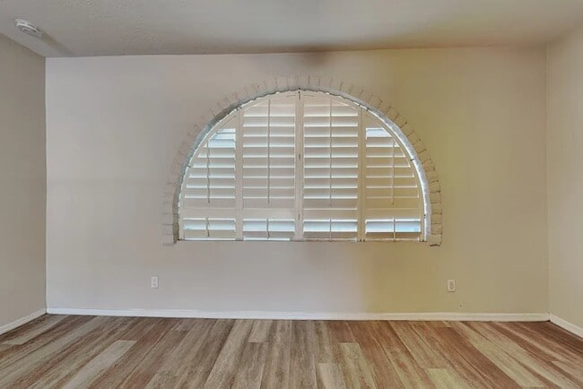 Building Photo - 4841 W Vogel Ave