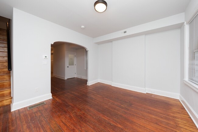 Building Photo - 421 Ripka St