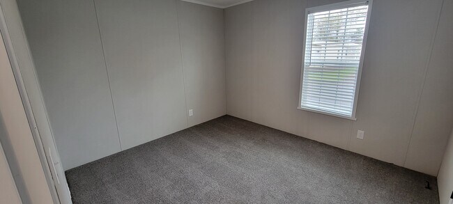 Building Photo - 5165 Chantelle Dr