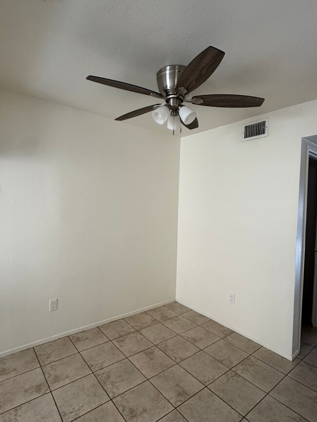 Dining Area - 4048 Maxson Rd