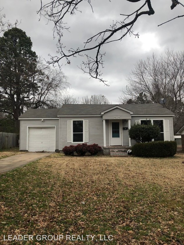 Primary Photo - 3 br, 2 bath House - 717 E Indiana Ave