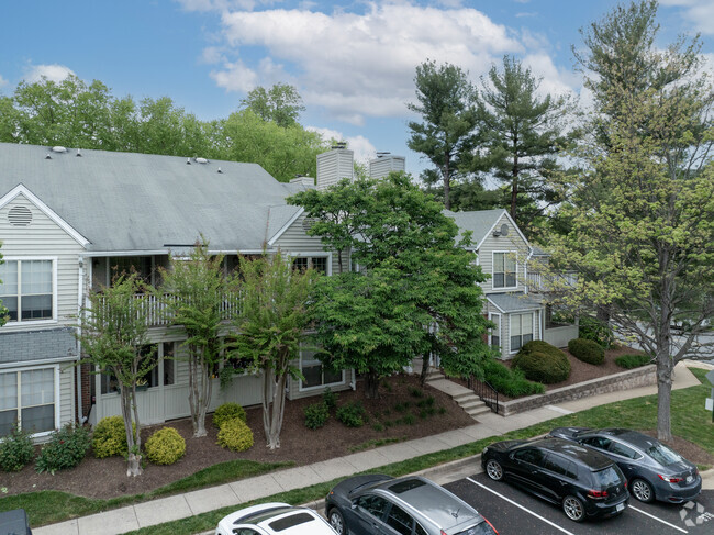 Building Photo - Penderbrook Square