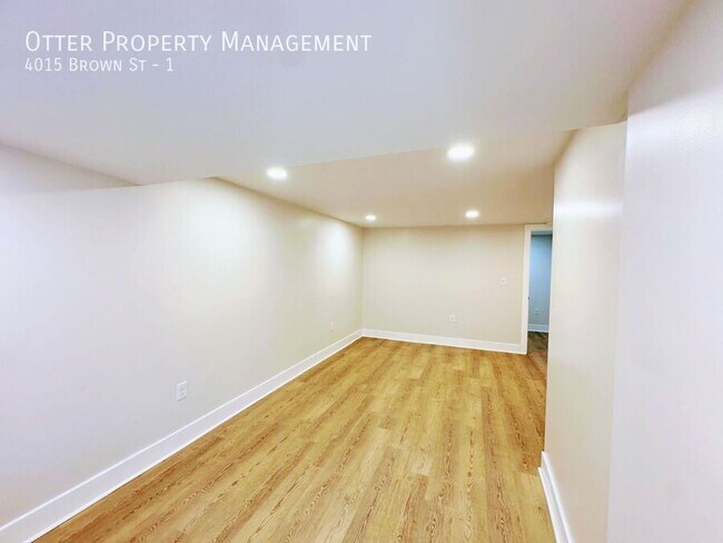 Building Photo - 2BR/1BA Gorgeous Ground Floor Apartment wi...