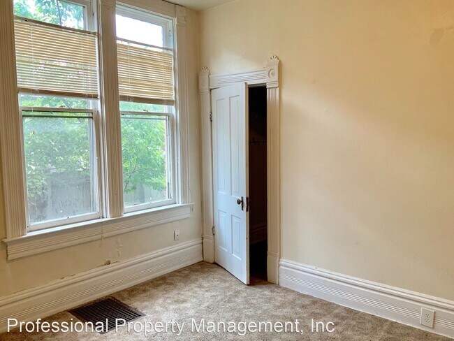 Foto del edificio - 402 S 3rd St W