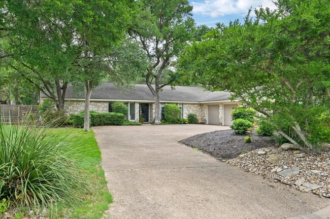 Building Photo - 1300 Pasaguarda Dr