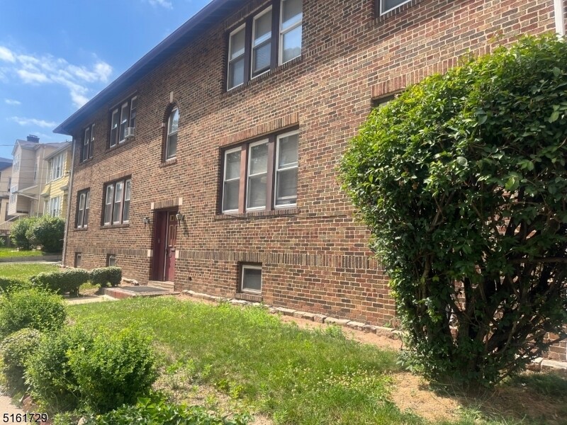 Primary Photo - 367 Sanford Ave
