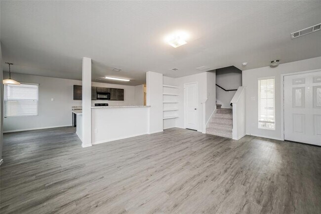 Building Photo - 206 Mouflon Dr