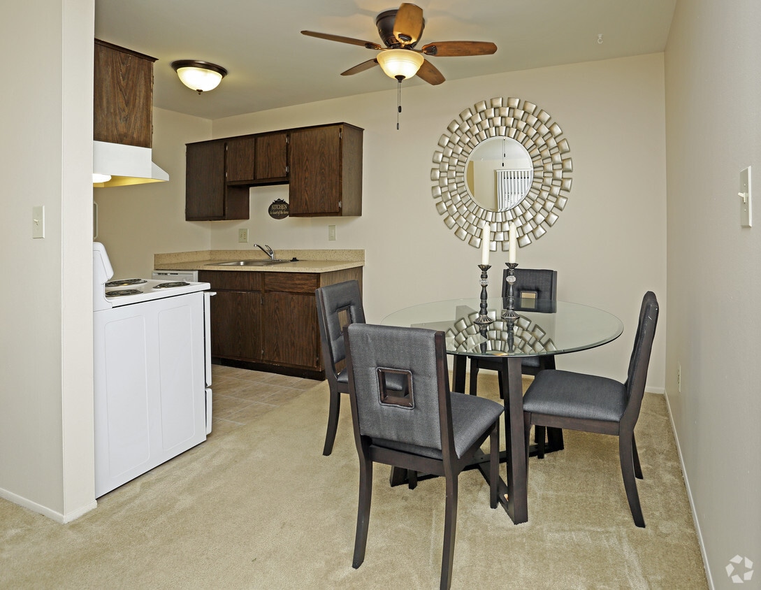 San Remo Villa Apartments Apartments in Harrison Township, MI