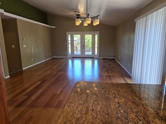 Foto del edificio - 3 bed 2 bath  Home for Rent in Grants Pass