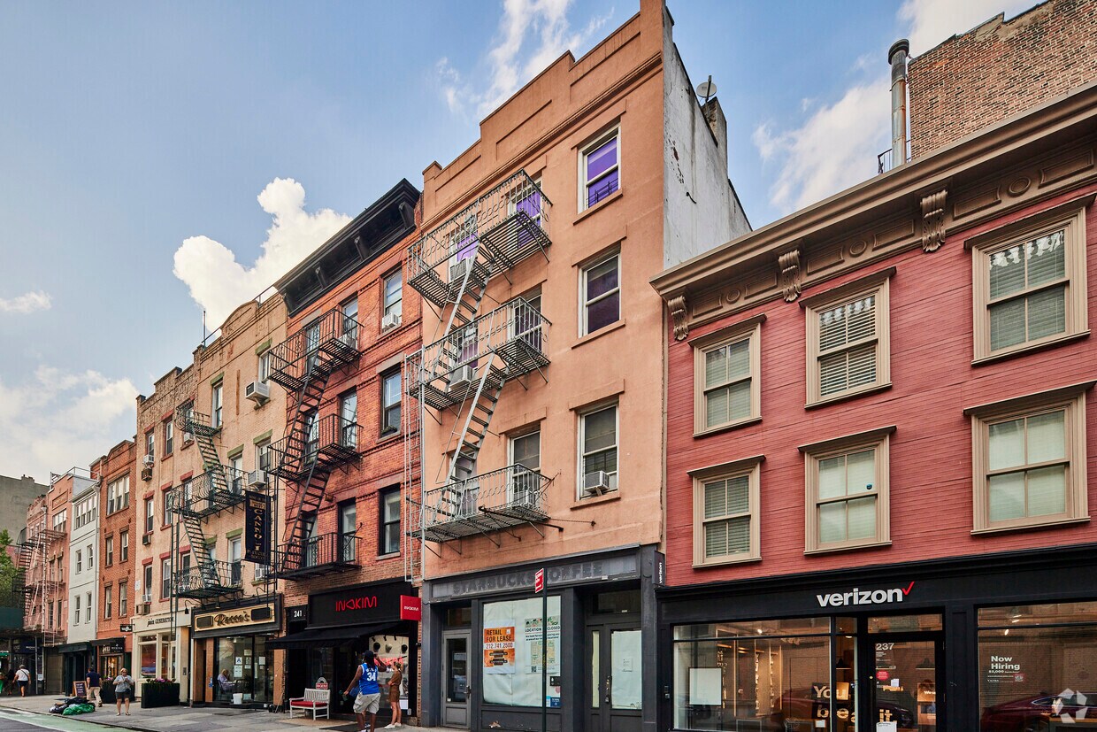 Primary Photo - 239 Bleecker St